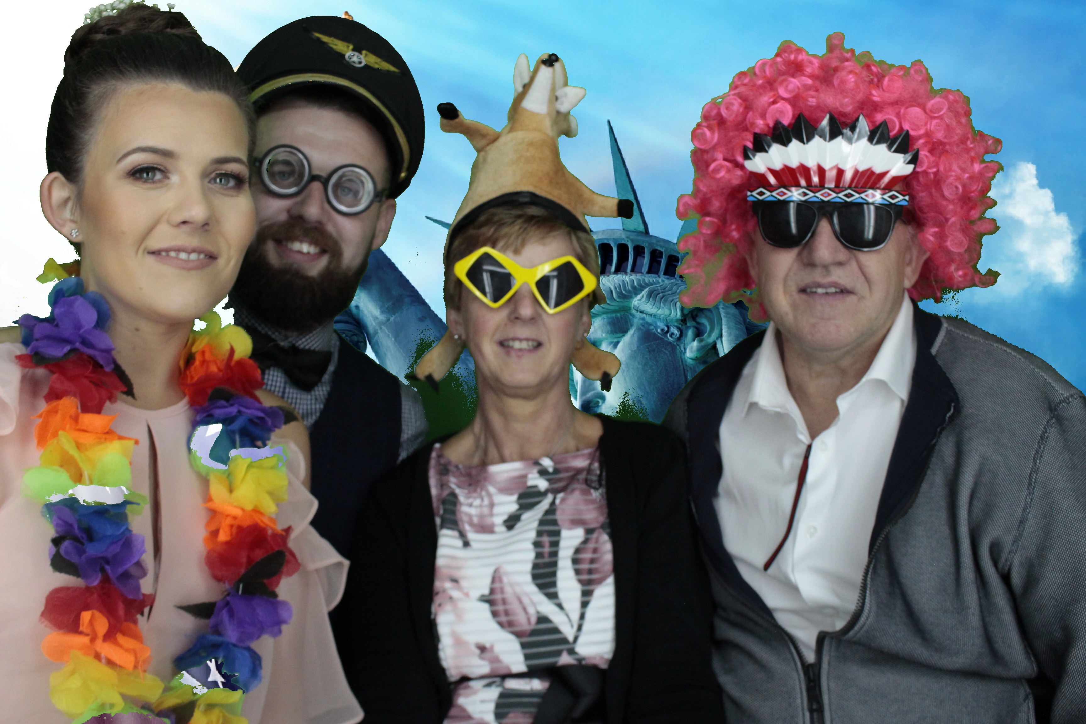 Mr & Mrs Bowles | View more photos from the event at gallery.myphotoboothexperience.co.uk/u/MyPhotoBoothExperienceLtd/Mr-Mrs-Bowles
